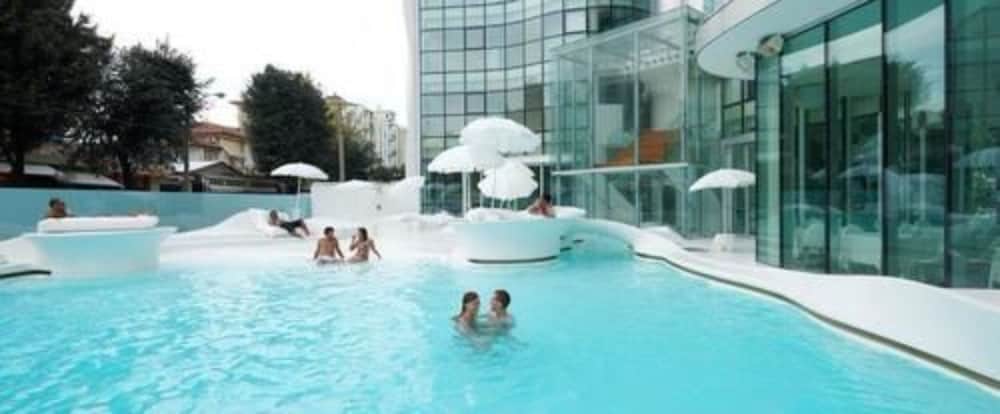 i-Suite Hotel - zdjęcie 2