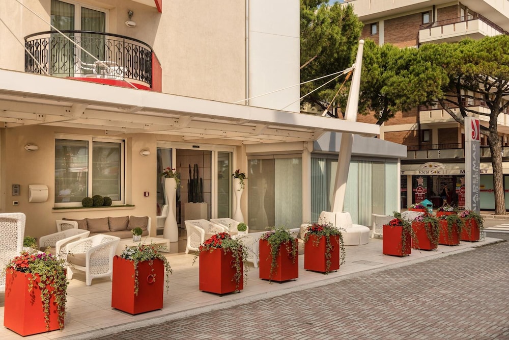 Baia del Mar Beach Boutique Hotel — Hotel building in Jesolo, Veneto