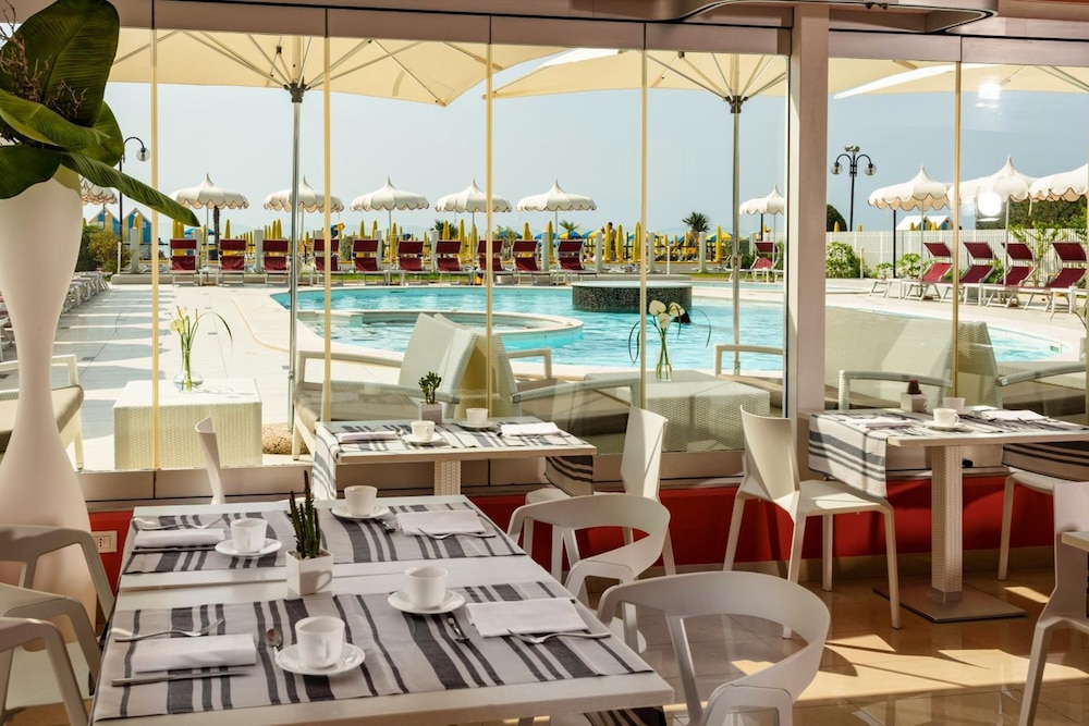 Baia del Mar Beach Boutique Hotel — Restaurant & bars in Jesolo, Veneto