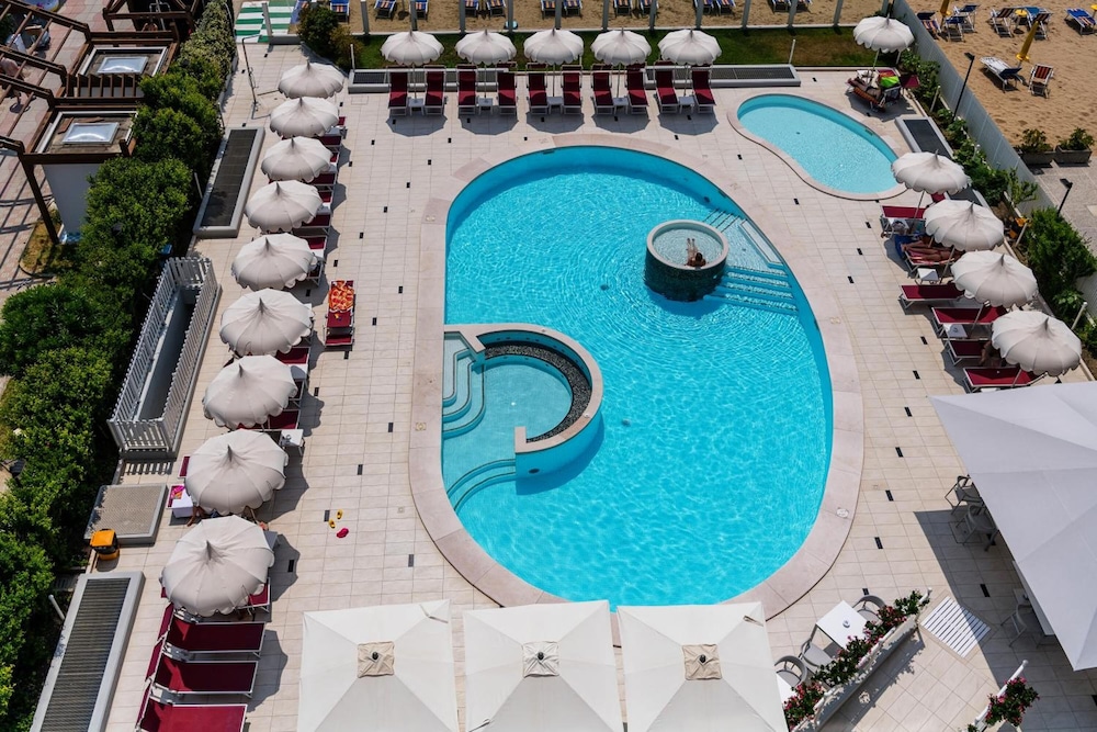 Baia del Mar Beach Boutique Hotel — Swimming pool in Jesolo, Veneto
