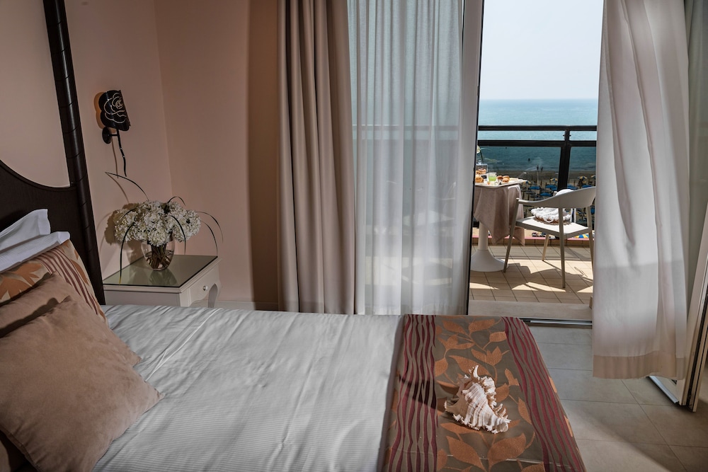 Baia del Mar Beach Boutique Hotel — Hotel rooms in Jesolo, Veneto