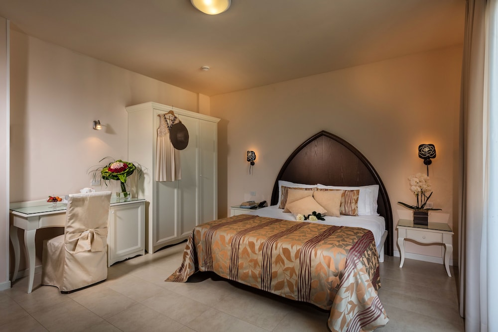 Baia del Mar Beach Boutique Hotel — Hotel rooms in Jesolo, Veneto