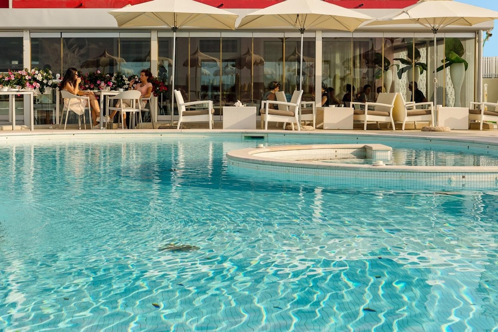 Baia del Mar Beach Boutique Hotel — Swimming pool in Jesolo, Veneto