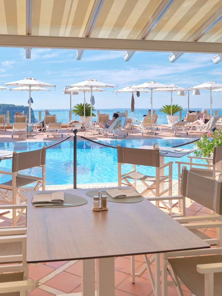 Madrigale Panoramic Lifestyle & Soulful Hotel — Swimming pool in Costermano, Veneto