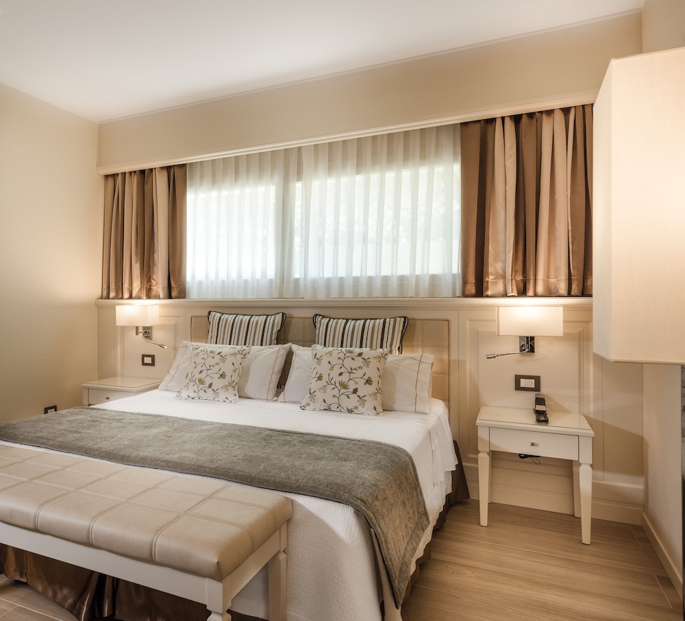 Madrigale Panoramic Lifestyle & Soulful Hotel — Hotel rooms in Costermano, Veneto