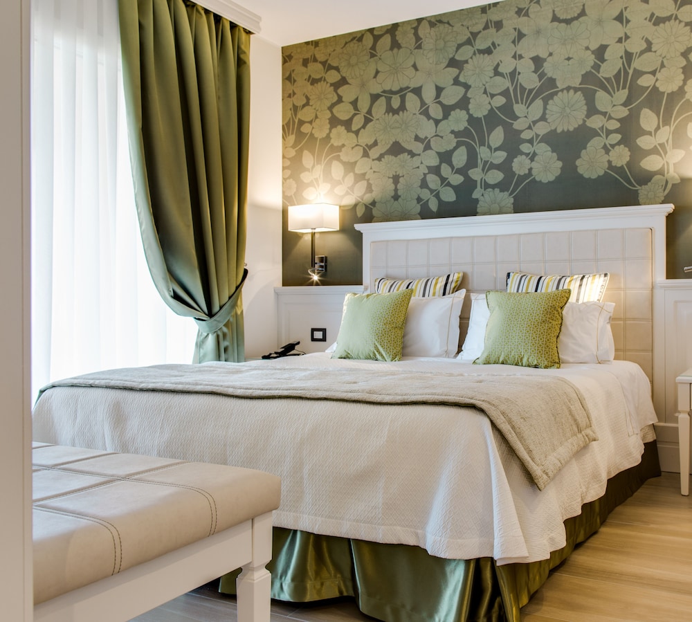 Madrigale Panoramic Lifestyle & Soulful Hotel — Hotel rooms in Costermano, Veneto