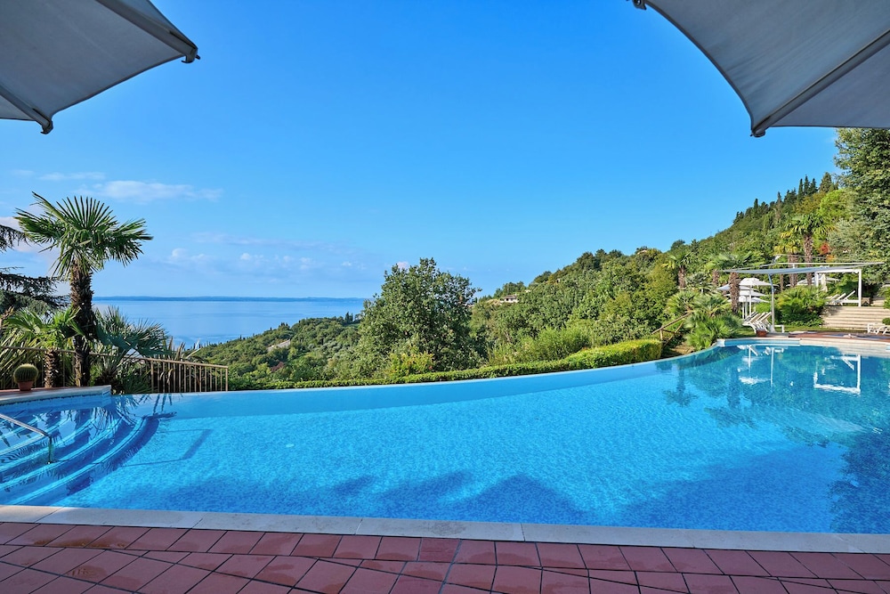 Madrigale Panoramic Lifestyle & Soulful Hotel — Swimming pool in Costermano, Veneto