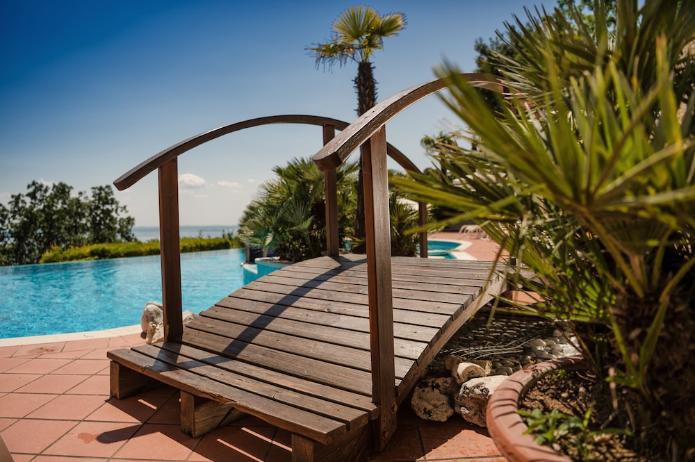 Madrigale Panoramic Lifestyle & Soulful Hotel — Swimming pool in Costermano, Veneto