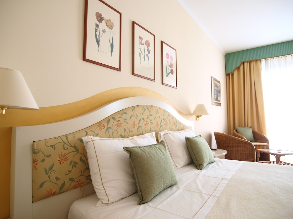 Madrigale Panoramic Lifestyle & Soulful Hotel — Hotel rooms in Costermano, Veneto