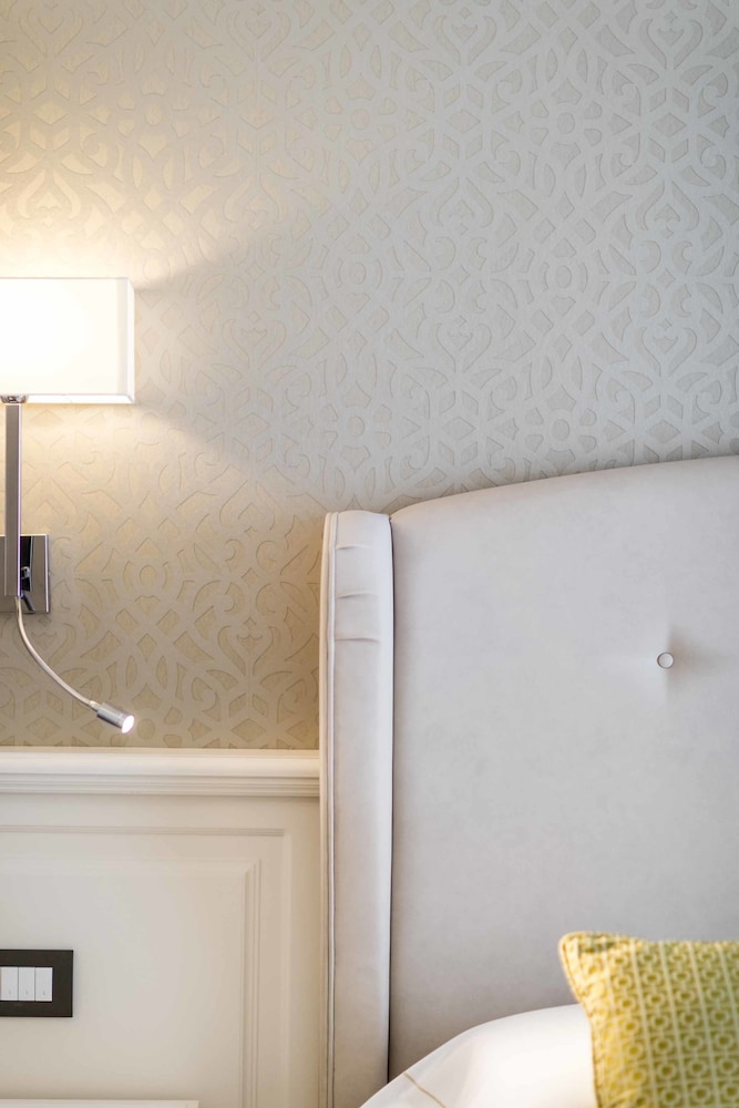Madrigale Panoramic Lifestyle & Soulful Hotel — Hotel rooms in Costermano, Veneto