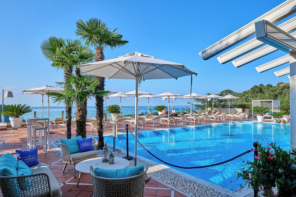 Madrigale Panoramic Lifestyle & Soulful Hotel — Swimming pool in Costermano, Veneto