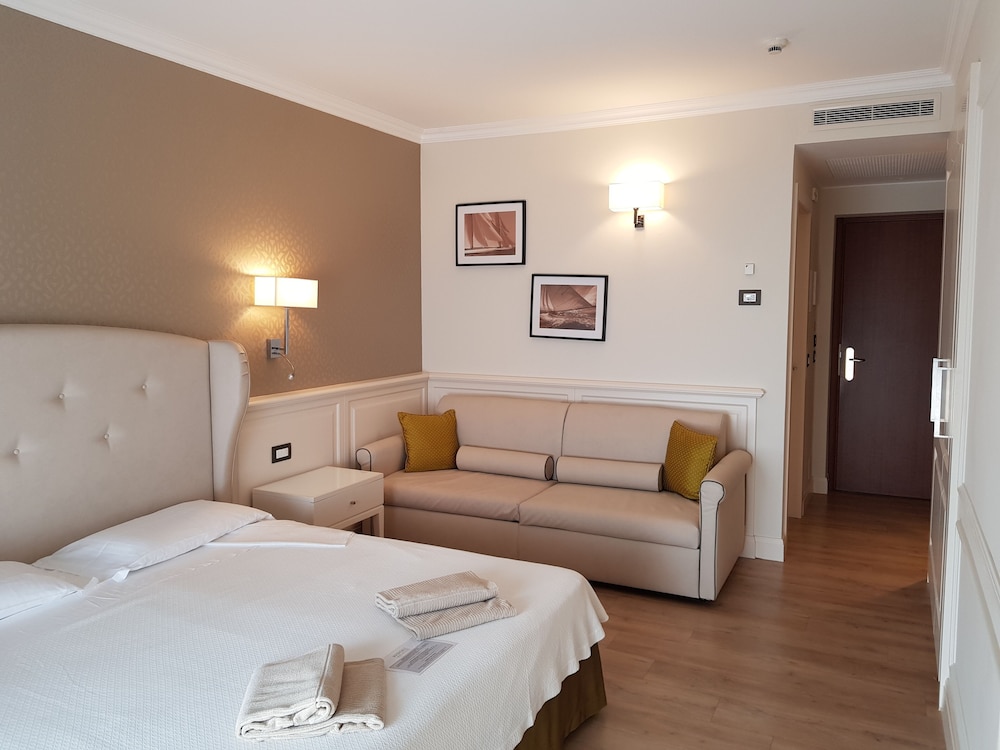 Madrigale Panoramic Lifestyle & Soulful Hotel — Hotel rooms in Costermano, Veneto