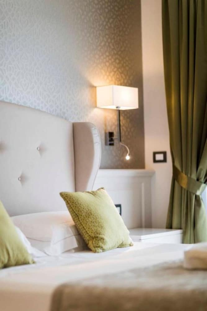 Madrigale Panoramic Lifestyle & Soulful Hotel — Hotel rooms in Costermano, Veneto