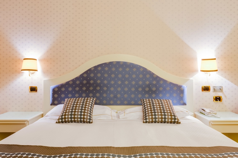 Madrigale Panoramic Lifestyle & Soulful Hotel — Hotel rooms in Costermano, Veneto