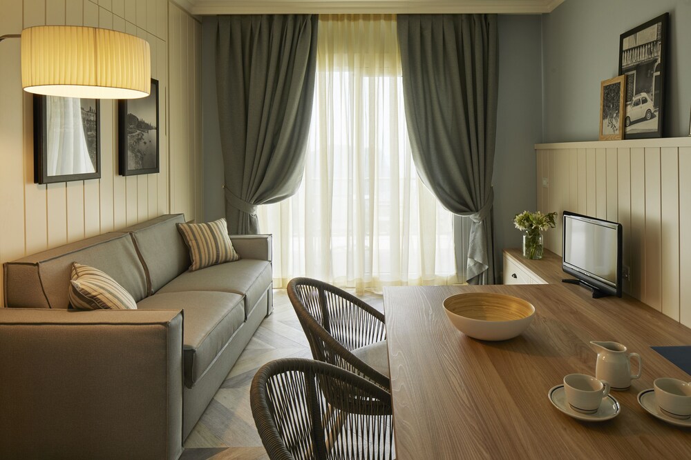 Madrigale Panoramic Lifestyle & Soulful Hotel — Hotel rooms in Costermano, Veneto