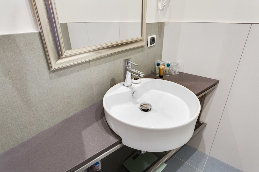 Madrigale Panoramic Lifestyle & Soulful Hotel — Hotel rooms in Costermano, Veneto