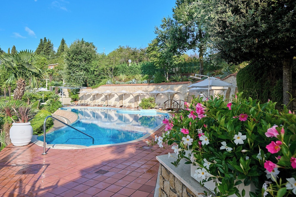 Madrigale Panoramic Lifestyle & Soulful Hotel — Swimming pool in Costermano, Veneto
