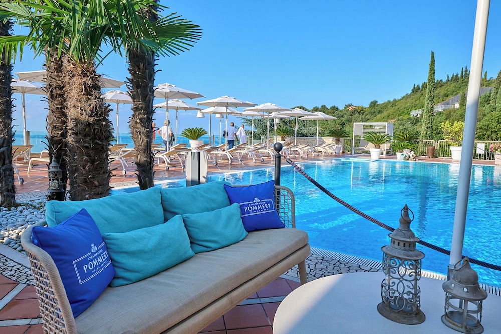 Madrigale Panoramic Lifestyle & Soulful Hotel — Swimming pool in Costermano, Veneto