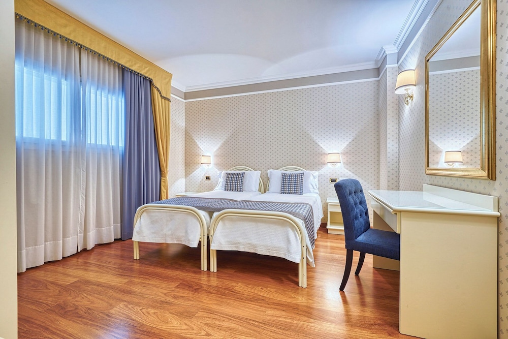 Madrigale Panoramic Lifestyle & Soulful Hotel — Hotel rooms in Costermano, Veneto