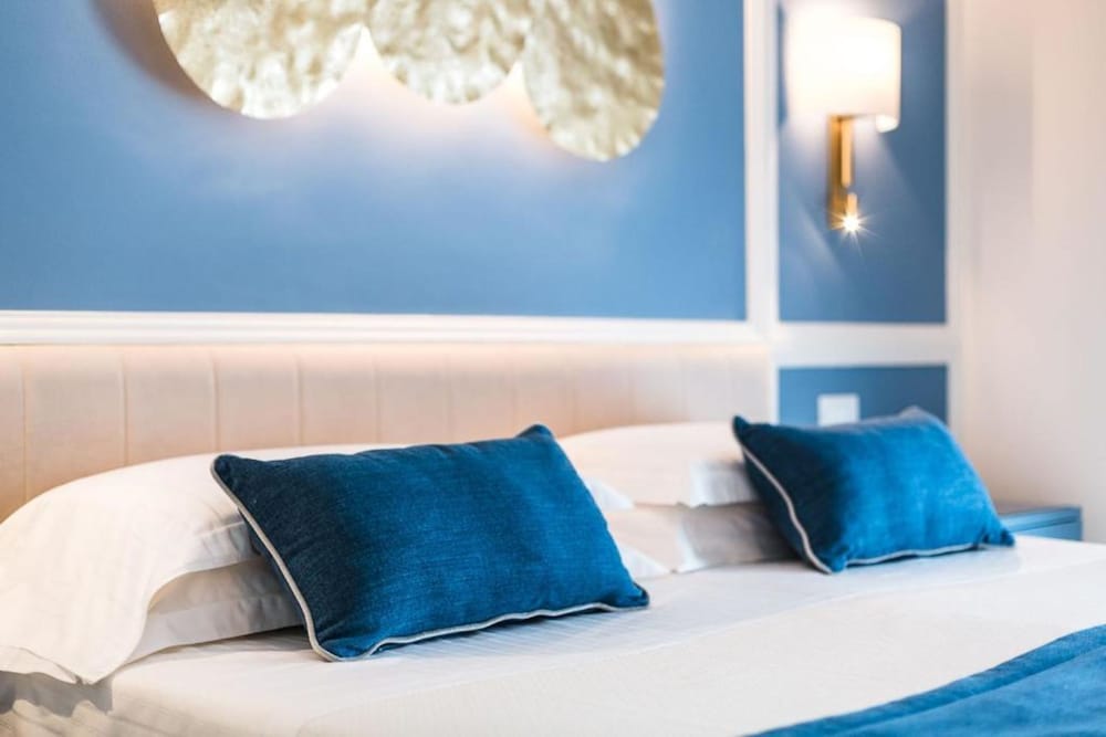Madrigale Panoramic Lifestyle & Soulful Hotel — Hotel rooms in Costermano, Veneto