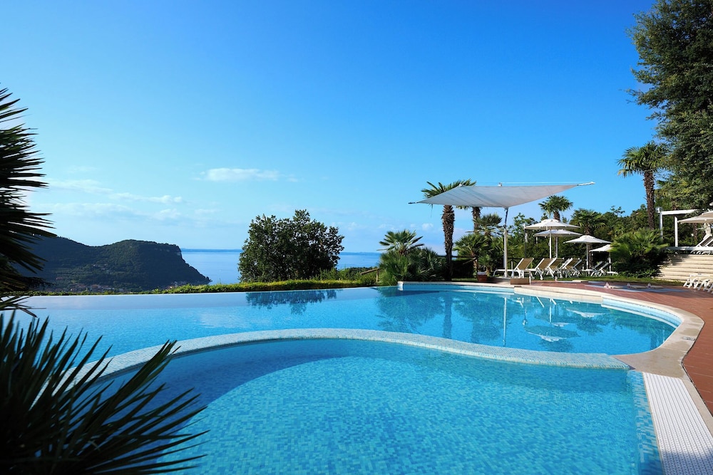 Madrigale Panoramic Lifestyle & Soulful Hotel — Swimming pool in Costermano, Veneto