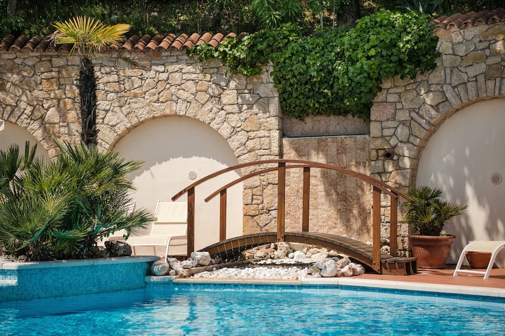 Madrigale Panoramic Lifestyle & Soulful Hotel — Swimming pool in Costermano, Veneto