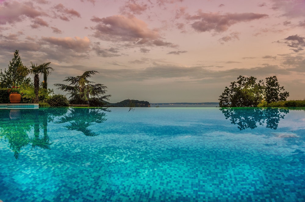 Madrigale Panoramic Lifestyle & Soulful Hotel — Swimming pool in Costermano, Veneto