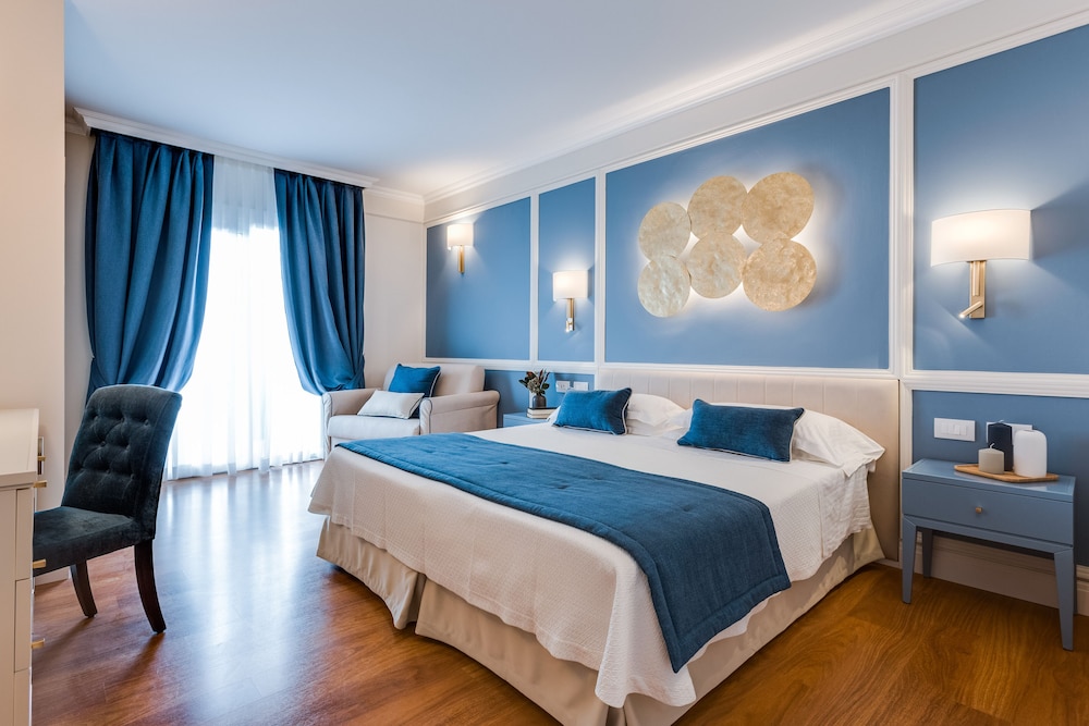 Madrigale Panoramic Lifestyle & Soulful Hotel — Hotel rooms in Costermano, Veneto