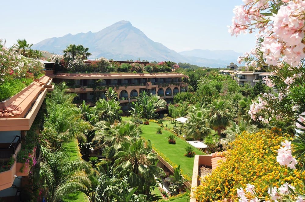 Acacia Resort — Hotel building in Campofelice di Roccella, Sicily