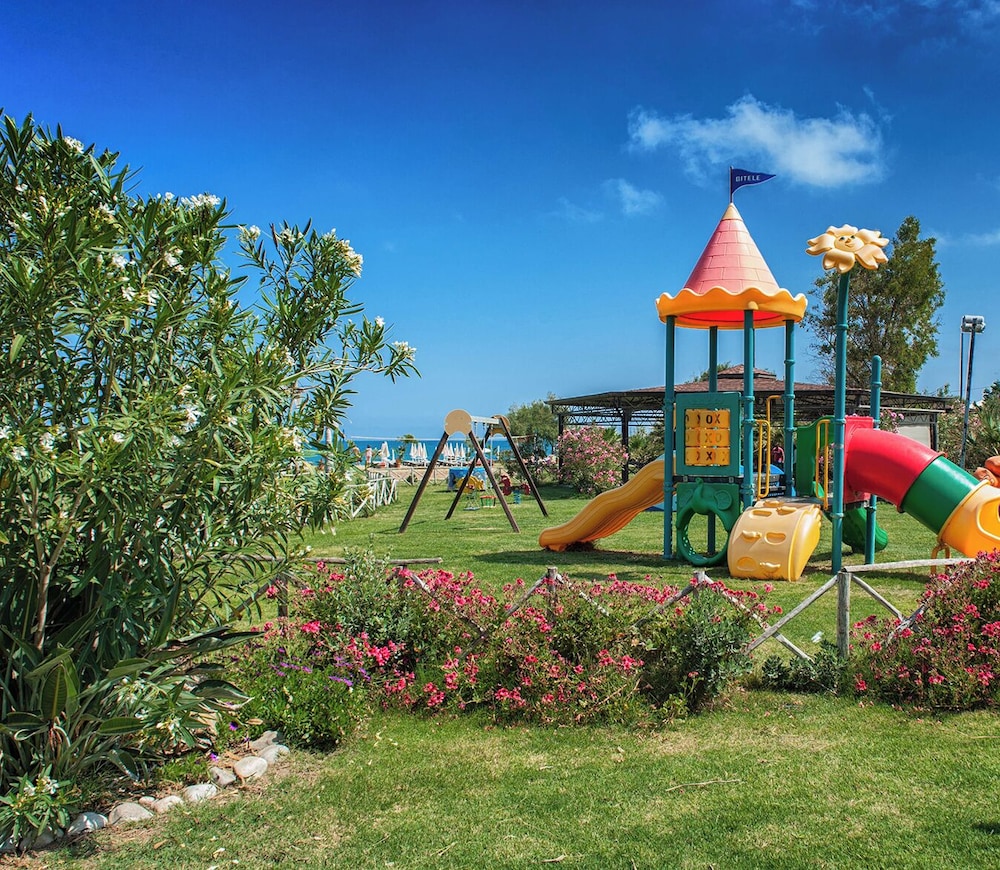 Acacia Resort — Attractions for children in Campofelice di Roccella, Sicily