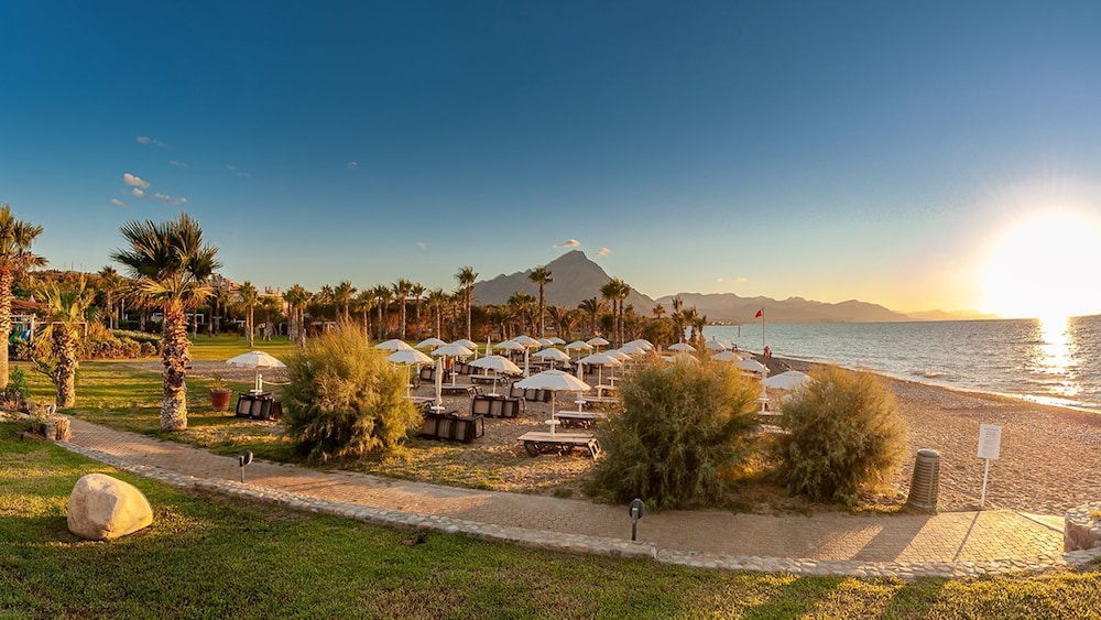 Acacia Resort — Beach in Campofelice di Roccella, Sicily