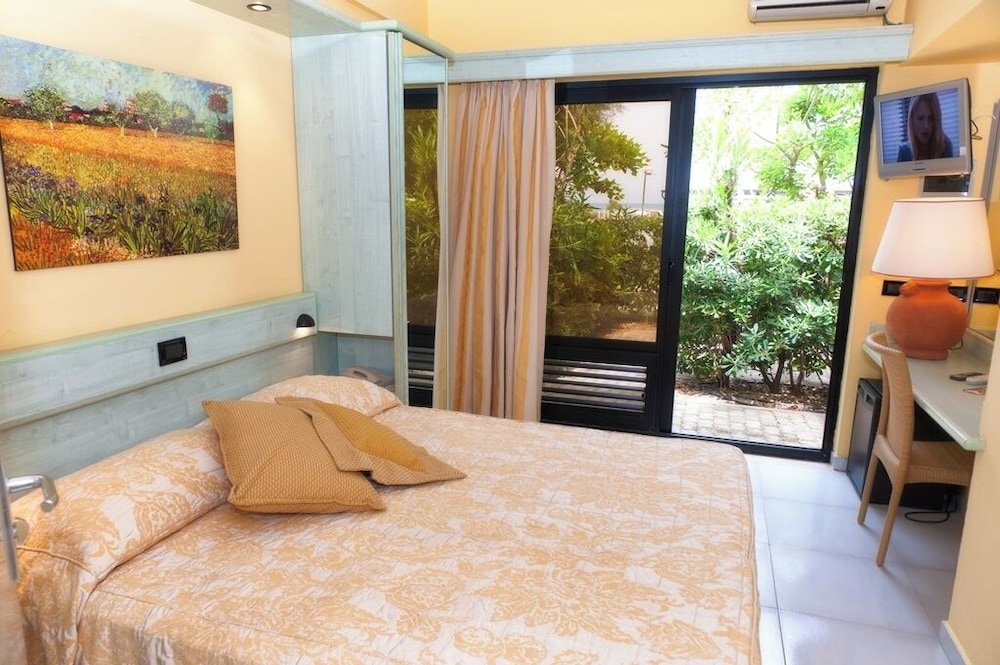Acacia Resort — Hotel rooms in Campofelice di Roccella, Sicily