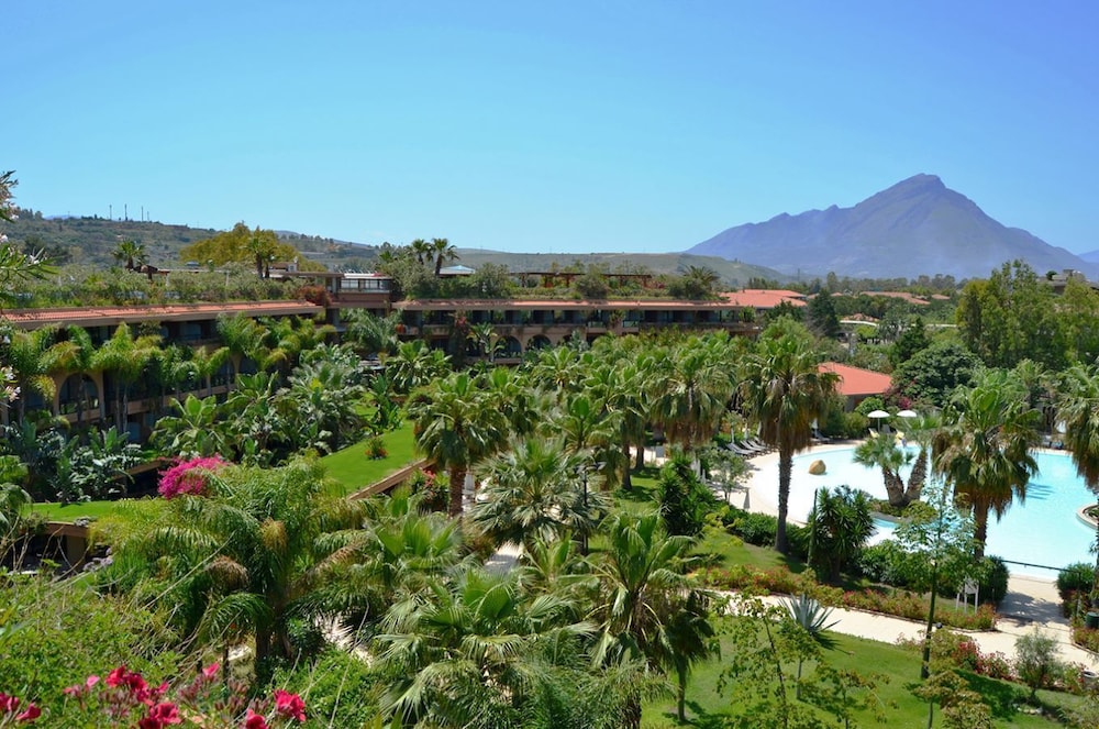 Acacia Resort — Hotel building in Campofelice di Roccella, Sicily