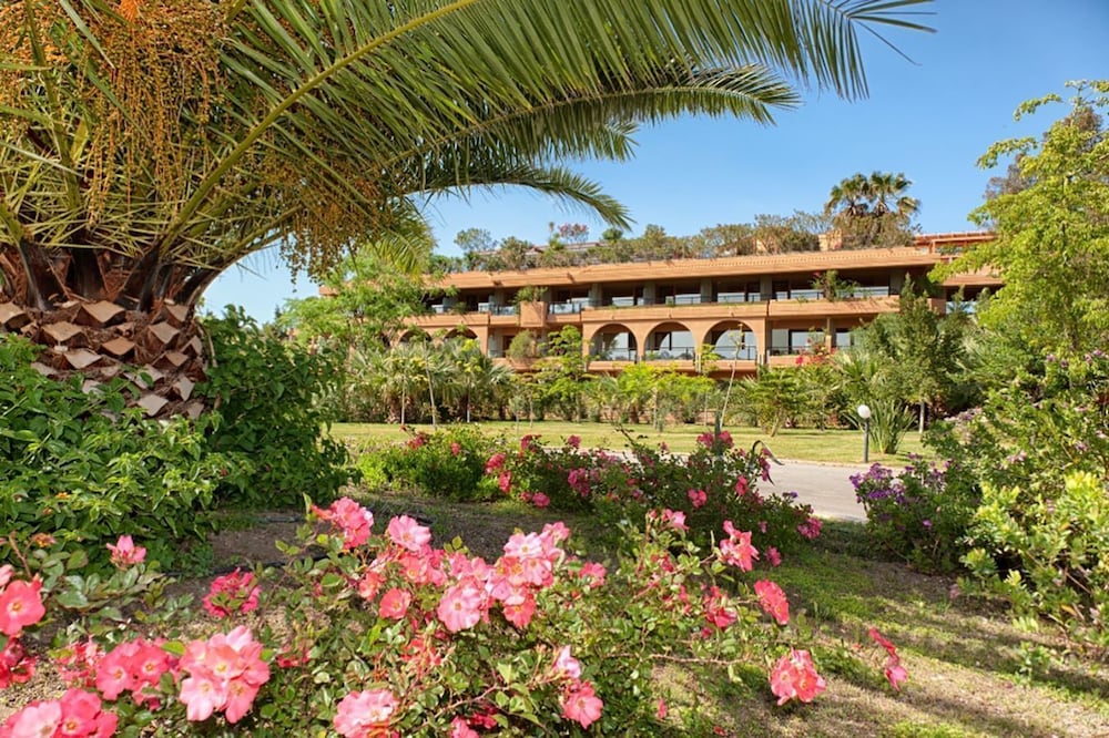 Acacia Resort — Hotel building in Campofelice di Roccella, Sicily
