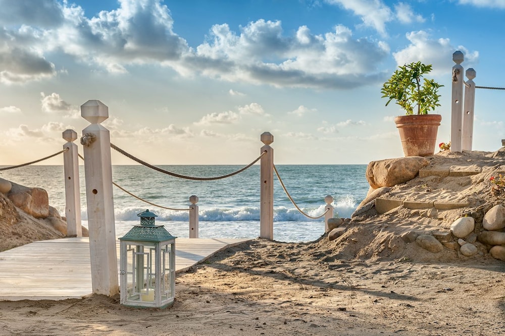 Acacia Resort — Beach in Campofelice di Roccella, Sicily