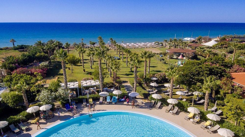 Acacia Resort — Swimming pool in Campofelice di Roccella, Sicily