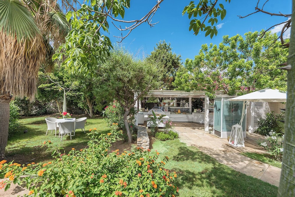 Acacia Resort — Restaurant & bars in Campofelice di Roccella, Sicily