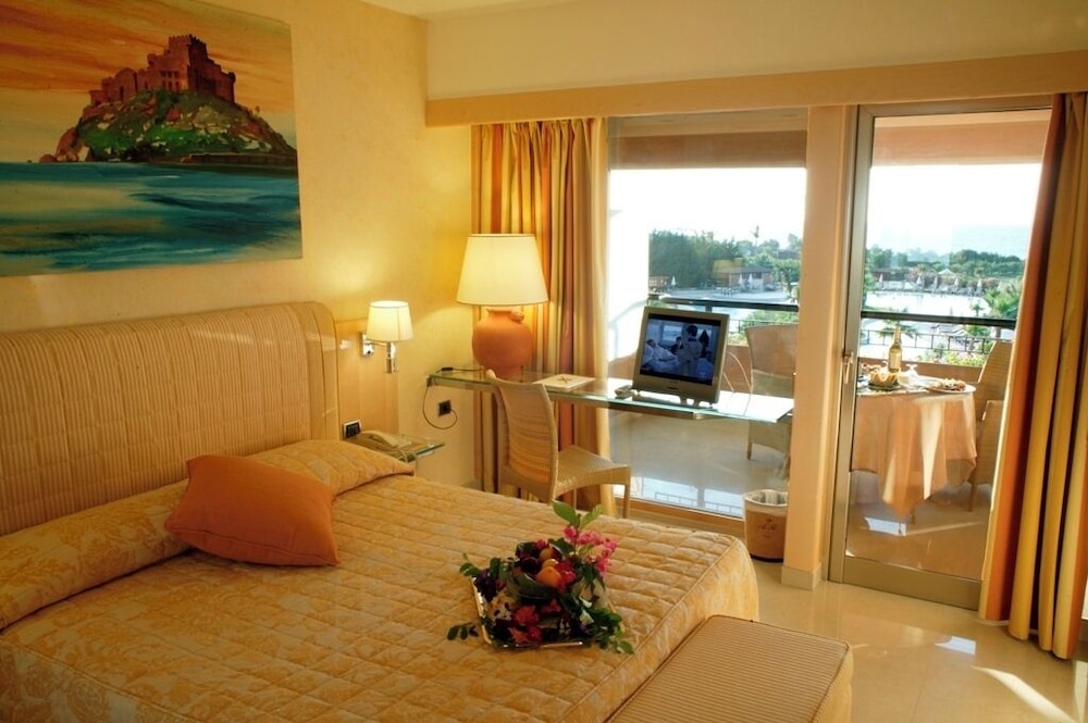 Acacia Resort — Hotel rooms in Campofelice di Roccella, Sicily