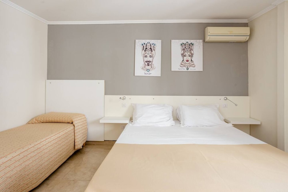 apart hotel Kalaskiso' — Hotel rooms in Giardini Naxos, Sicily