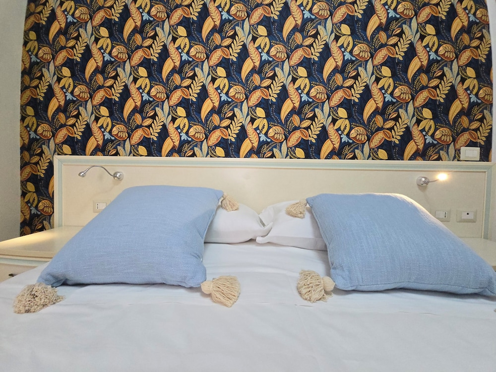 apart hotel Kalaskiso' — Hotel rooms in Giardini Naxos, Sicily