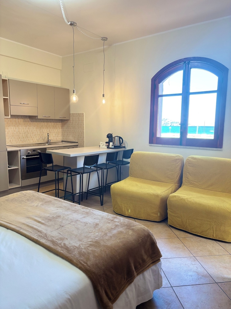 apart hotel Kalaskiso' — Hotel rooms in Giardini Naxos, Sicily