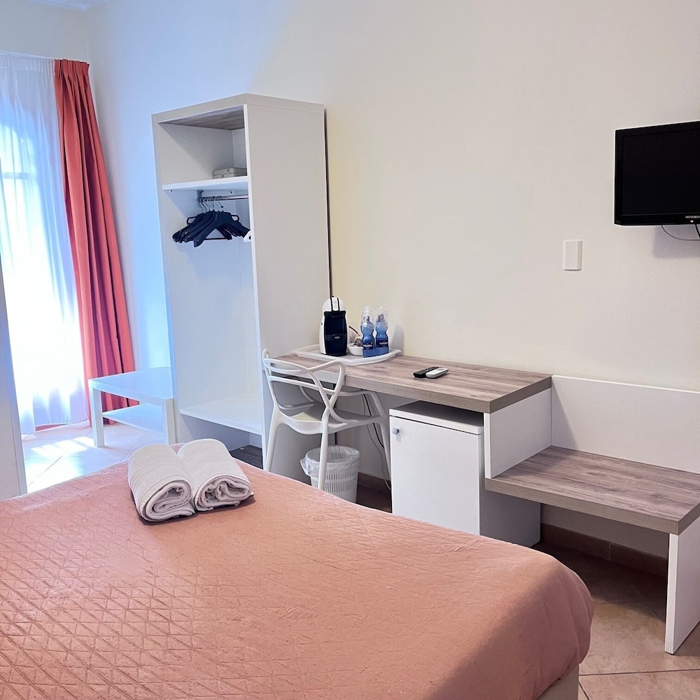 apart hotel Kalaskiso' — Hotel rooms in Giardini Naxos, Sicily