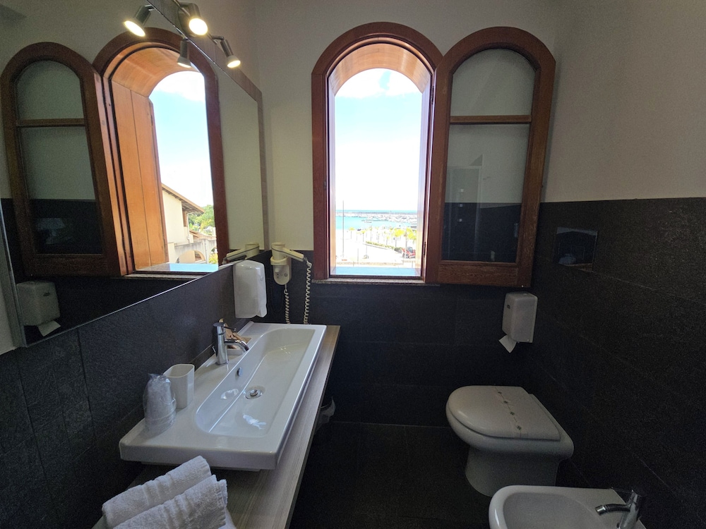 apart hotel Kalaskiso' — Hotel rooms in Giardini Naxos, Sicily