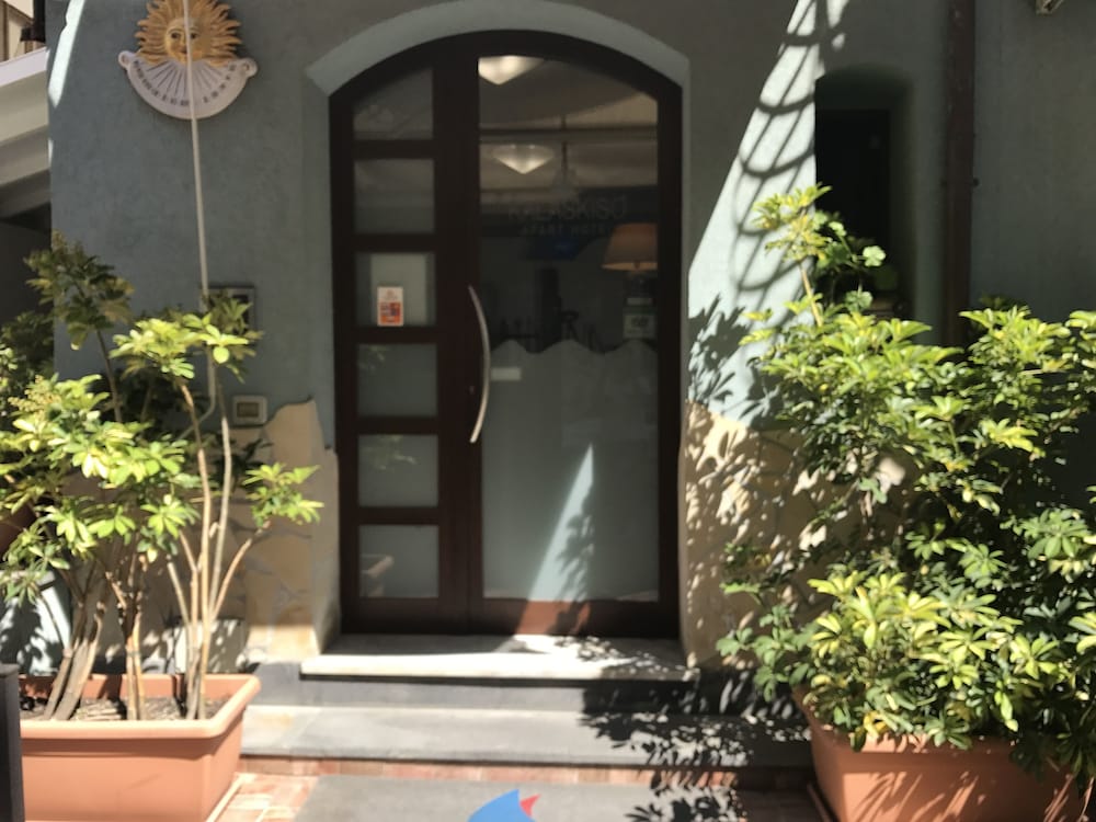 apart hotel Kalaskiso' — Hotel building in Giardini Naxos, Sicily