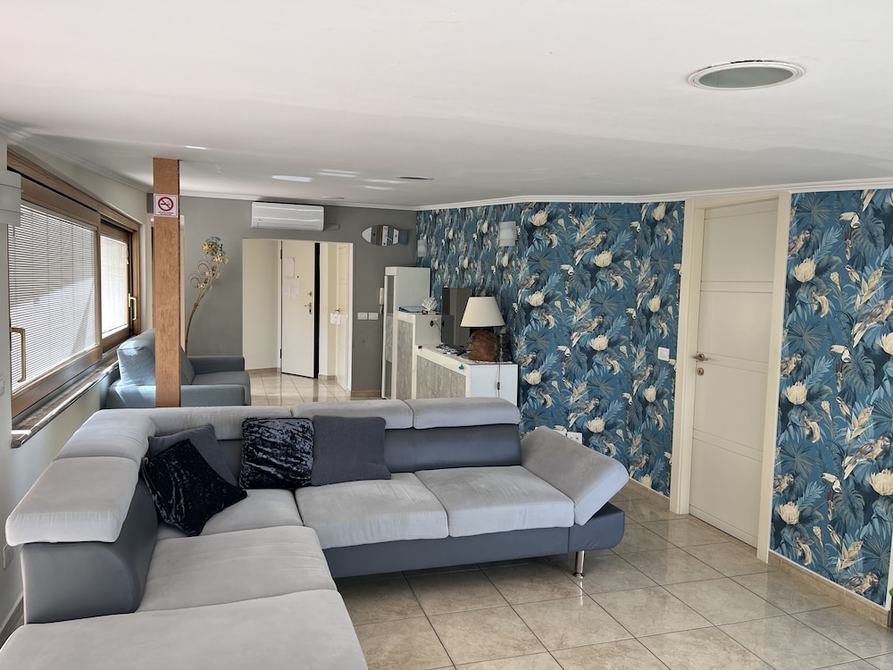 apart hotel Kalaskiso' — Hotel rooms in Giardini Naxos, Sicily