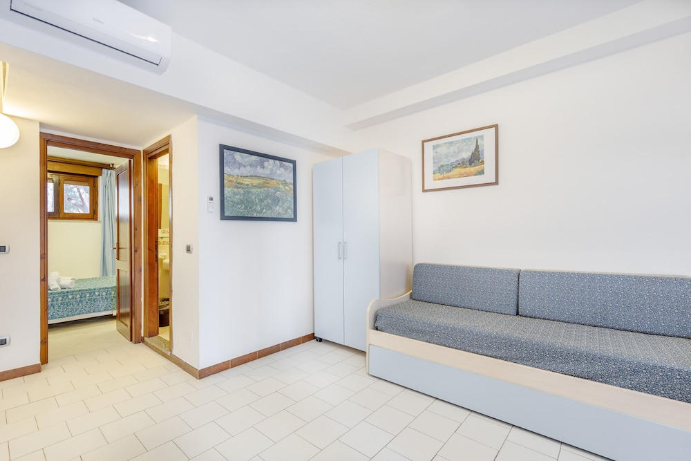 Club Hotel Residence Baiaverde — Hotel rooms in Valledoria, Sardinia