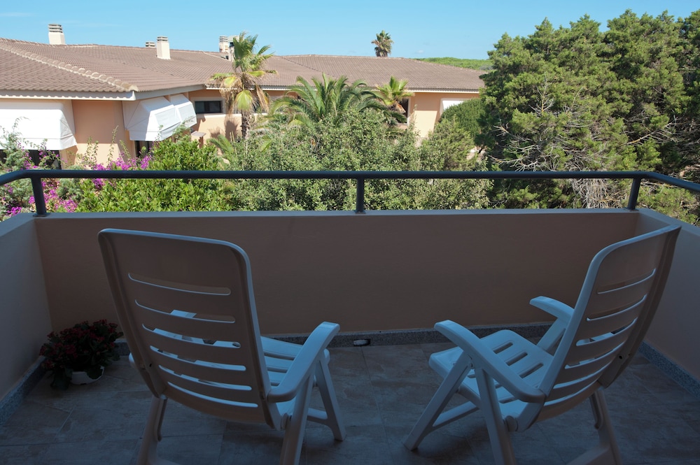Club Hotel Residence Baiaverde — Hotel building in Valledoria, Sardinia