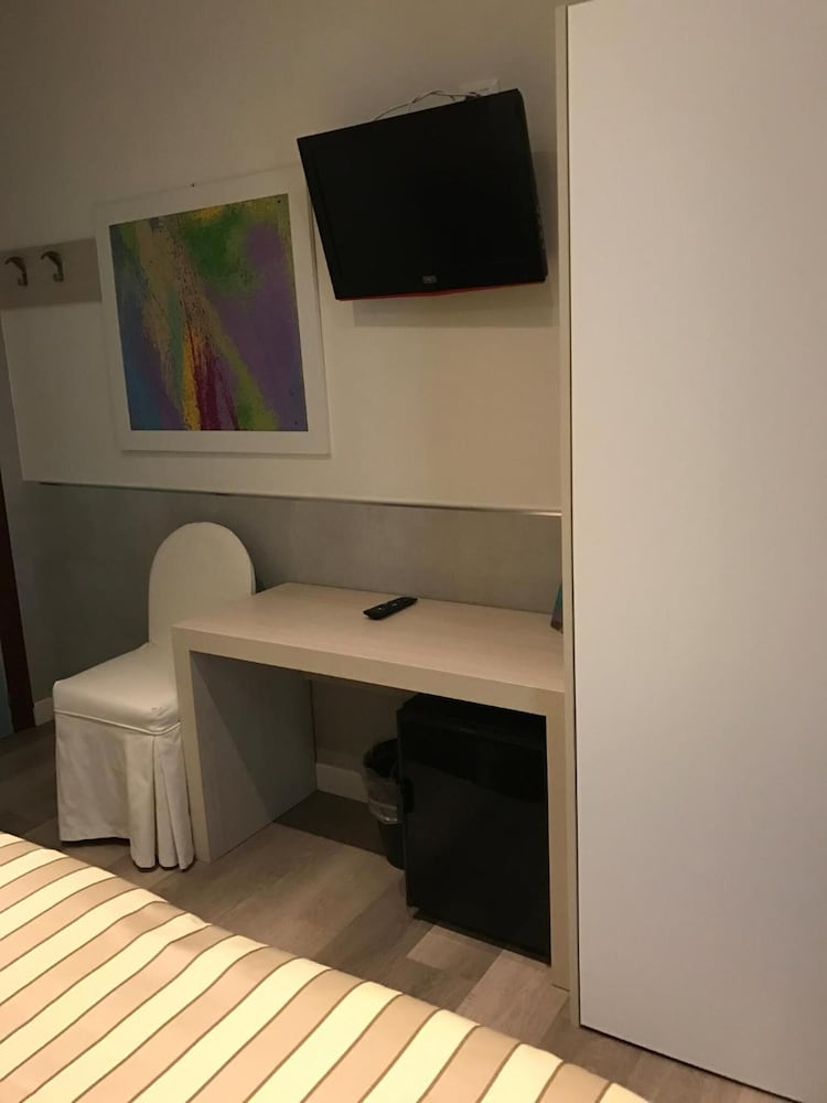 Hotel Colombo — Hotel rooms in Jesolo, Veneto