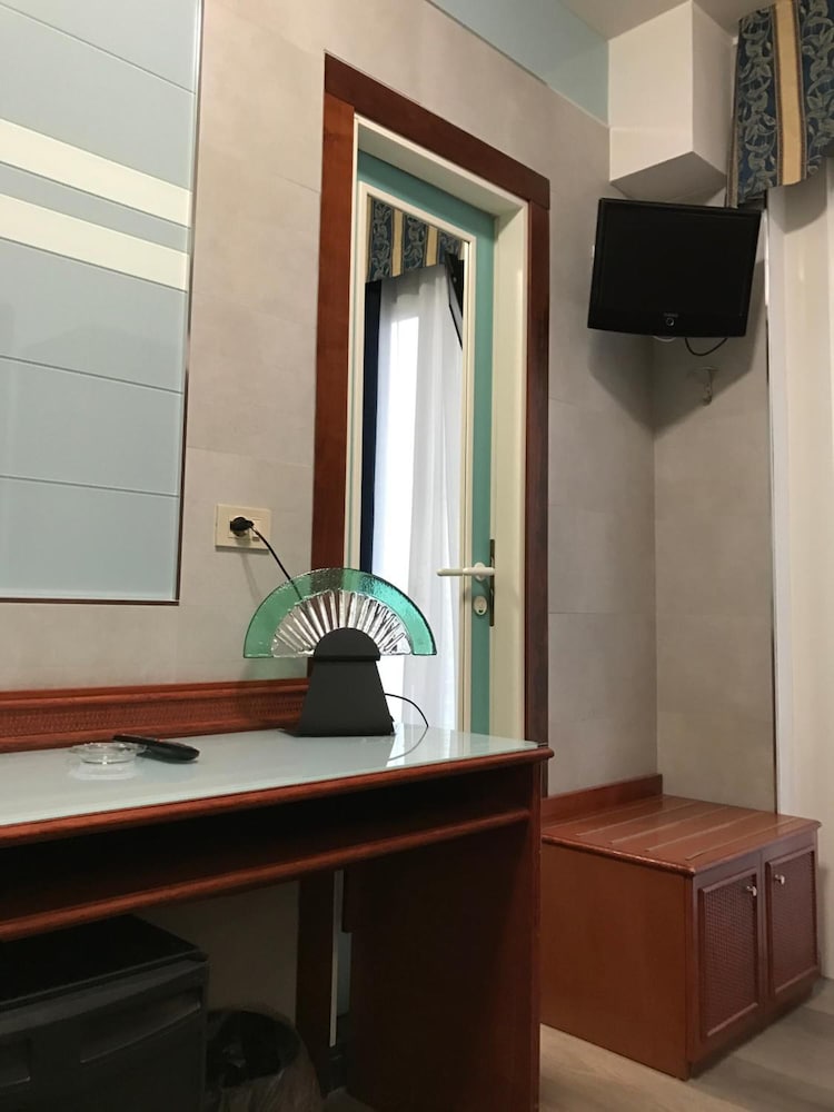 Hotel Colombo — Hotel rooms in Jesolo, Veneto