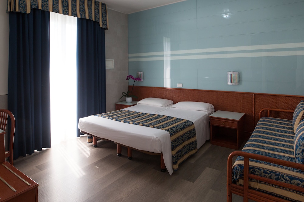 Hotel Colombo — Hotel rooms in Jesolo, Veneto